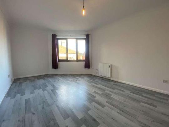 High Street, Town Centre, CB9 - Photo 1