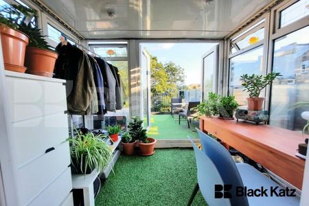 Modern Studio With Terrace & all Bills Included - Photo 4