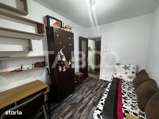 Apartament de inchiriat cu 3 camere balcon etaj 2 Mihai Viteazul Sibiu - Photo 1