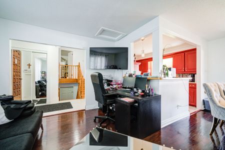 For Lease - 74 Bloomington Crescent, Toronto, Ontario - Photo 4