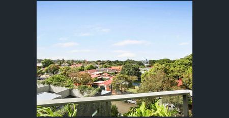 Private rental! Stylish modern apartment with Rare unobstructed District views - Photo 5