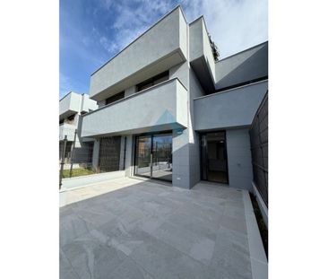 4 bedroom luxury Semidetached House in Valdebebas - Valdefuentes, M... - Photo 1