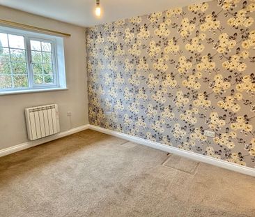 3 bedroom Attractive Three Bedroom Home to rent - Photo 6