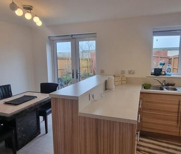 3 bedroom semi-detached house to rent - Photo 4