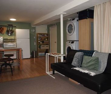 Bachelors basement apartment. Furnished, A/C - Photo 2