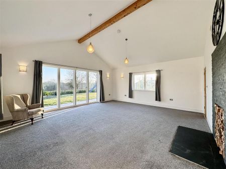 4 bedroom detached house to rent - Photo 5