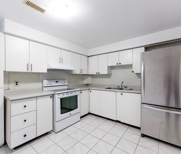 For Lease - 4129 Brandon Gate Drive, Mississauga, Ontario - Photo 4