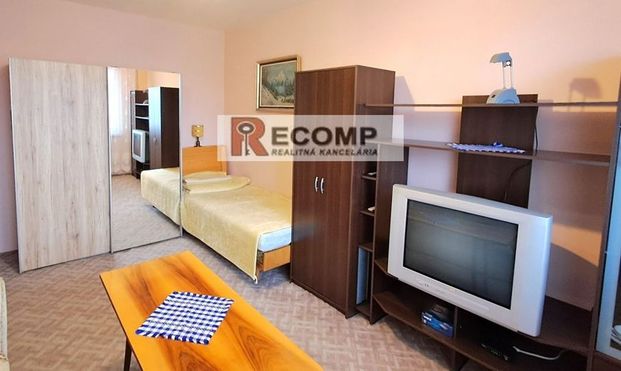 Prenájom 1-izbového bytu so zaskleným balkónom v Novej Lesnej - Photo 1