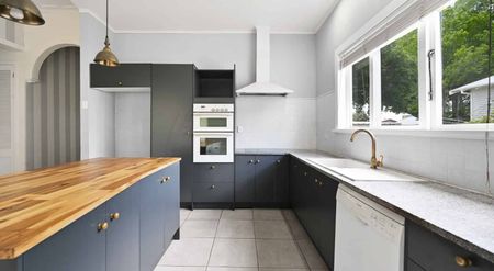 Claudelands Convenience – Four Bedrooms, Great Value - Photo 2