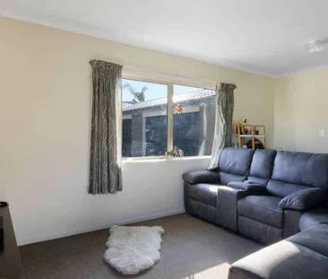 Spacious 4-Bedroom Home in Prime Welcome Bay L... - Photo 4