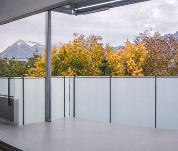 Living with a fantastic view! - Photo 3