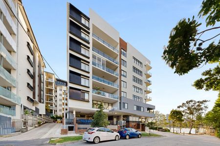 EXECUTIVE FULLY FURNISHED – DESIGNER INTERIORS - Photo 3