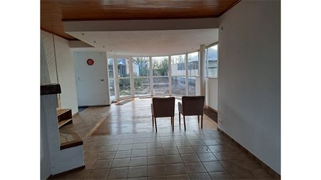 Een ruime woning met winkelruimte, achterliggende opslagruimte en tuin - Photo 3