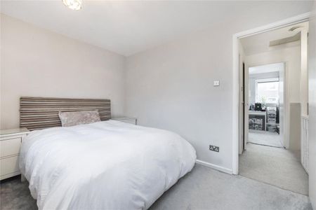 2 bedroom house in London - Photo 4