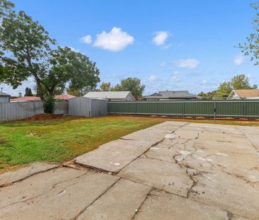 Stylishly Refurbished 4-Bedroom Home in Popular Kooringal - Photo 2