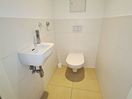 AM SPITZ-NÄHE, gepflegte 36 m2 Neubau mit 4 m2 Balkon, 2 Zimmer, Komplettküche, Wannenbad, Parketten, Garagenplatz möglich, Leopold-Ferstl-Gasse - Photo 3