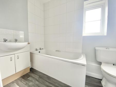 2 bedroom flat to rent - Photo 3