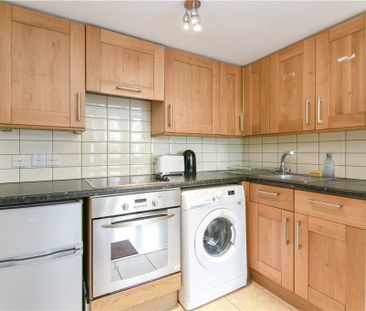 Walpole Gardens, London, W4 4HG - Photo 5