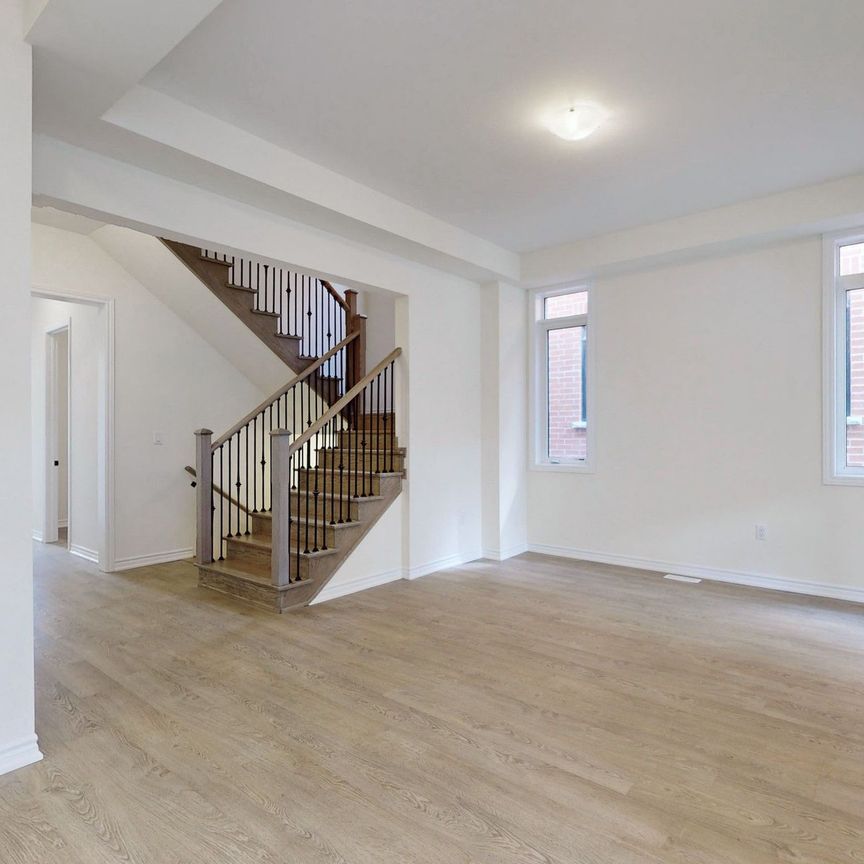 For Lease - 105 Halldorson Avenue, Aurora, Ontario - Photo 1