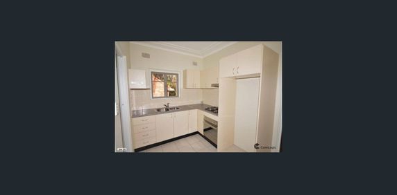 Two bedroom apartment close to Newport village - Photo 2