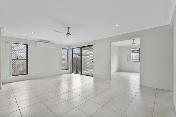 FAMILY HOME IN THE HEART OF SPRINGFIELD LAKES! - Photo 1