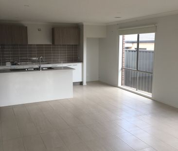 4 Shale Way, Cobblebank VIC 3338 - House For Rent | Domain - Photo 2