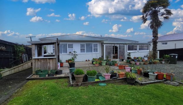 Spacious Family Home - Photo 1