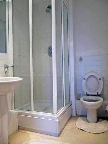 Hainault Bridge Parade, Hainault St, IG1 - Photo 3