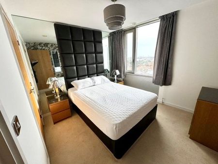 Admiralty Tower, Queen Street - Photo 3