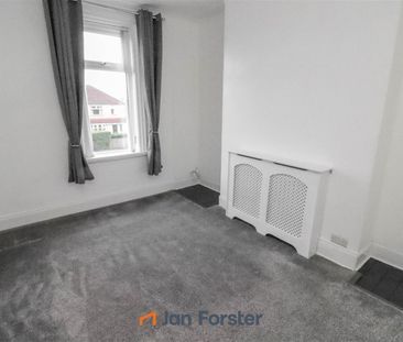 3 Bedroom House - Terraced - Photo 3