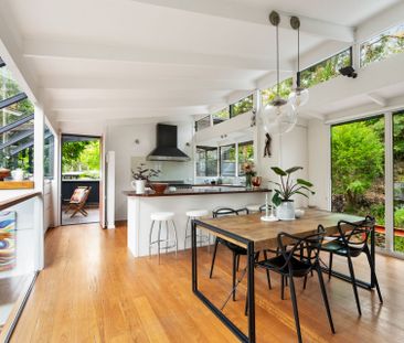 Modernist design innovation in a magical waterfront reserve setting - Photo 4