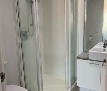Central Auckland 2BR Apt w/ Parking - Photo 6