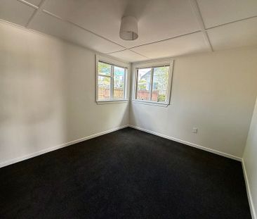 766m2 Flat Site 4BR Home in Beach Haven! - Photo 3