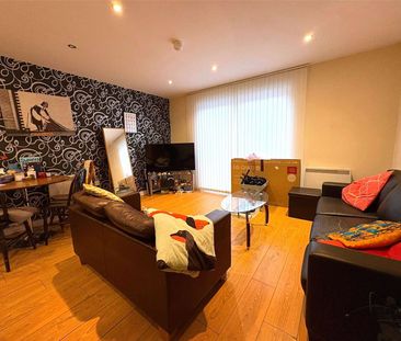 Fantastic Furnished Two Double Bedroom Apartment with an allocated ... - Photo 6