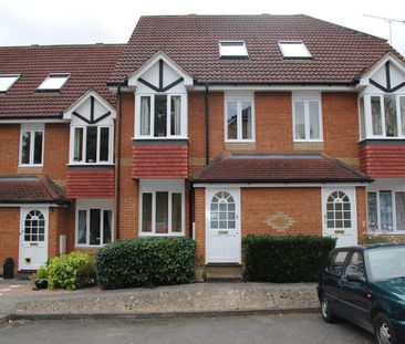 Alexandra Gardens, Woking - 1 bedroomProperty for lettings - Seymours - Photo 1