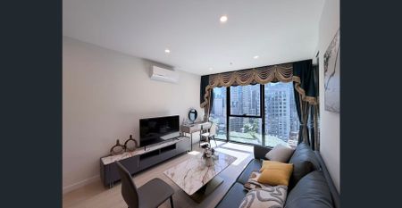 Fully Furnished Luxury 2-Bedroom Apartment Opposite Southern Cross Station - Photo 2
