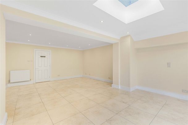 Fielding Mews, Barnes, SW13, London - Photo 1