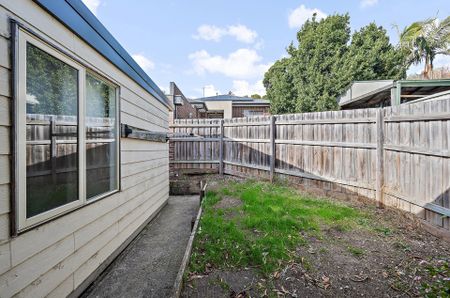 17 Queen Road, Lilydale - Photo 2
