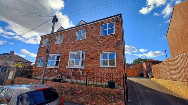 St. Andrews Terrace, Bishop Auckland, County Durham, DL14 - Photo 1