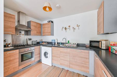 2 bedroom flat to rent - Photo 2