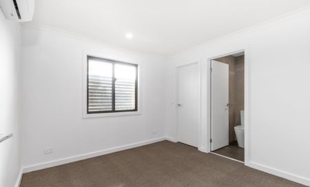 3 Bedroom Townhouse in Pakenham - Photo 2