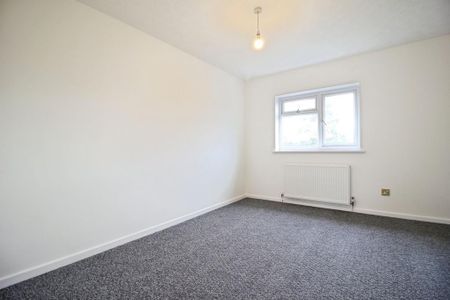 2 bedroom end of terrace house to rent - Photo 3