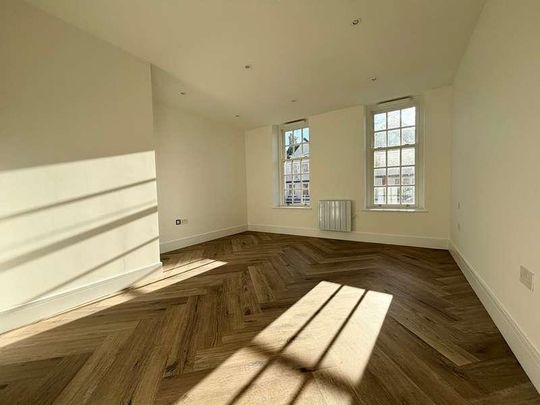 Leys Avenue, Letchworth Garden City, SG6 - Photo 1