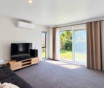 Wattle Downs, 3 bedrooms - Photo 1
