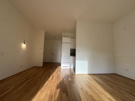 HIRSCHFELD - Neuwertige Dachgeschoß-Wohnung mit Terrasse - Photo 4