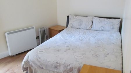 Bourne House - Photo 4