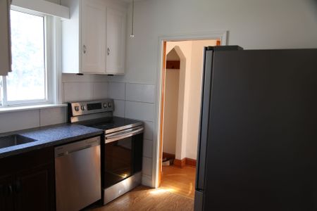 For Lease - 16 Clairlea Crescent, Toronto, Ontario - Photo 5