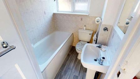 Fulwell Avenue, Clayhall, IG5 - Photo 5