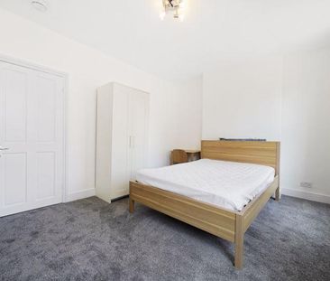 4 bedroom end of terrace house to rent - Photo 6