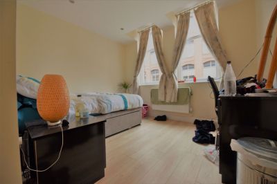 3 bedroom Flat in St Pauls Street, Leeds - Photo 4